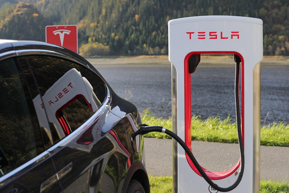 Tesla отзывает электрокары с Китая