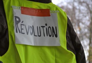 Французская полиция предотвратила блокирование двух нефтехранилищ «желтыми жилетами»