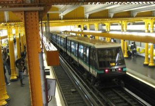 СМИ: в метро Парижа совершили атаку с применением кислоты