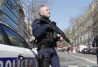 AFP: в Париже эвакуируют около 1,8 тыс. человек, чтобы обезвредить бомбу времен войны