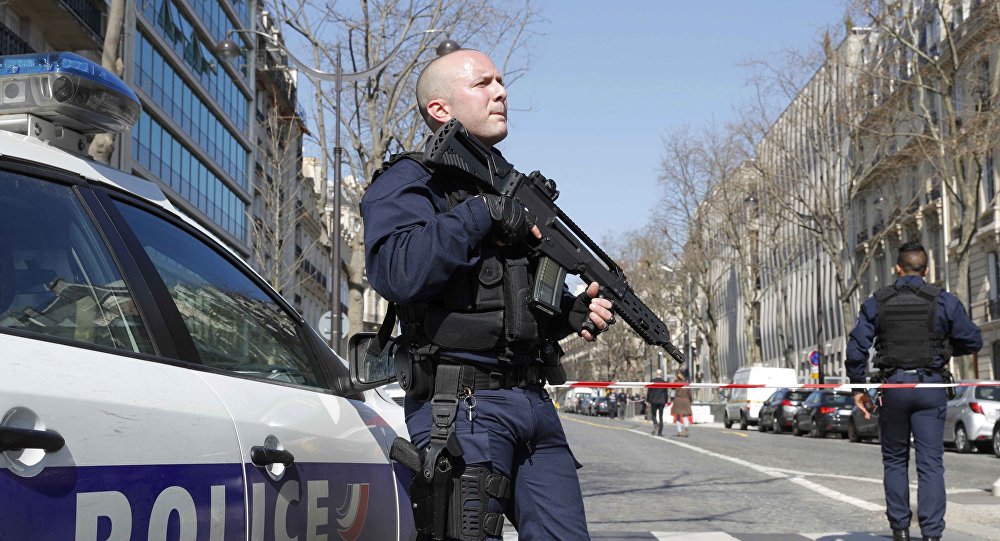 AFP: в Париже эвакуируют около 1,8 тыс. человек, чтобы обезвредить бомбу времен войны