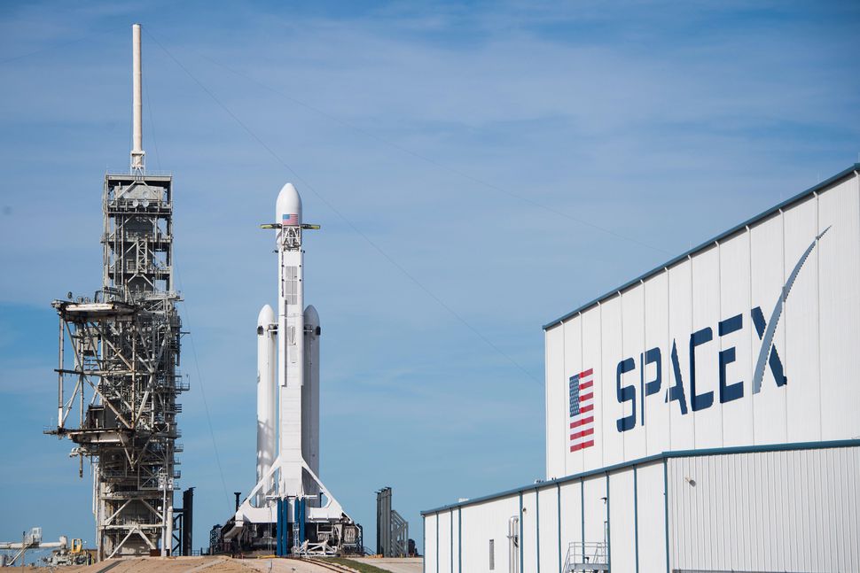SpaceX перенесла на 21 февраля запуск индонезийского спутника