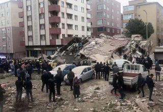 Число жертв обрушения жилого дома в Стамбуле возросло до 14