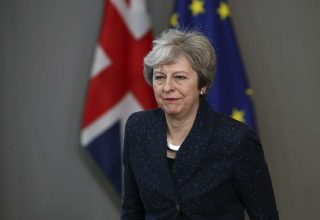 Мэй попросит парламент дать ей дополнительное время на переговоры с ЕС по Brexit