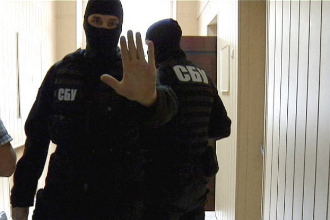 СБУ проводит обыски, обвиняя Россию в создании преступной организации