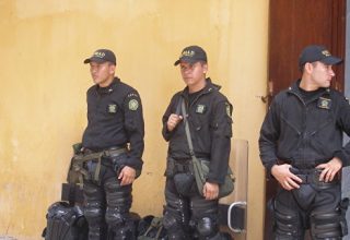 Миграционная служба Колумбии ограничила въезд более 300 сторонникам Мадуро
