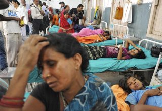 Число погибших от отравления контрафактным алкоголем в Индии достигло 116 человек