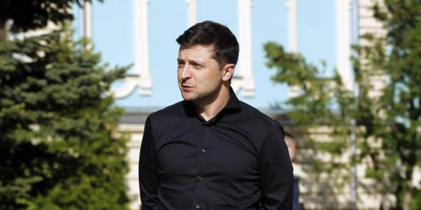 Зеленский пообещал погасить налоговые долги 4 млн. жителей Украины