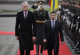 Президент Зеленский прибыл в Литву.