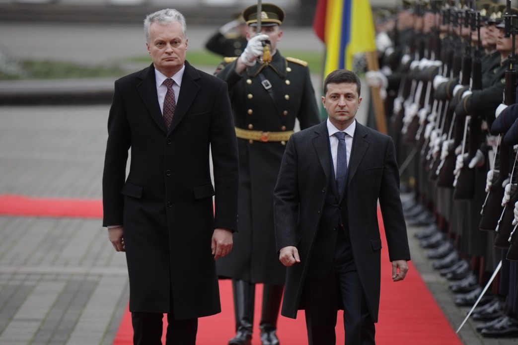 Президент Зеленский прибыл в Литву.
