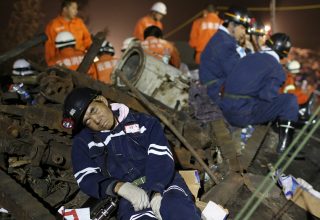 СМИ: 16 человек заблокированы при взрыве на угольной шахте в Китае