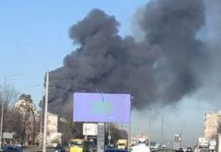 В Киеве загорелся склад