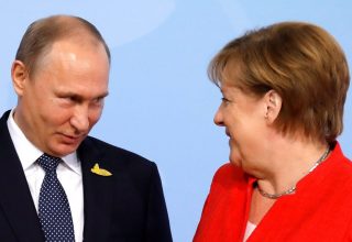 Меркель и Путин обсудили Украину
