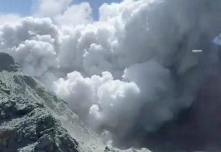 В Новой Зеландии произошло извержение вулкана. Есть пострадавшие