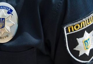 В Голосеевском районе Киева во вторник, 3 декабря, группа неизвестных в масках ограбила мужчину возле отделения ПриватБанка.