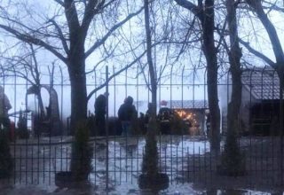 В Киеве возле Южного моста, неподалеку от станции метро «Славутич», произошел пожар в клубе отдыха на берегу Днепра