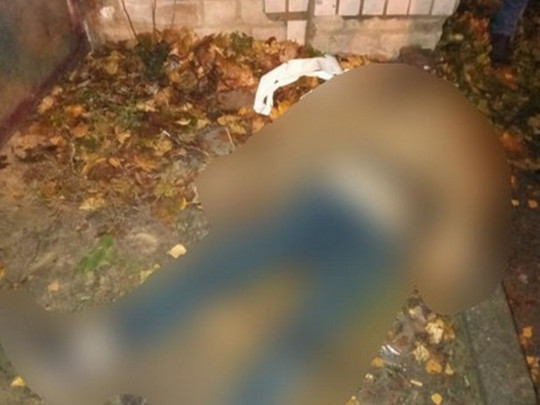 В Киеве возле детской площадки нашли труп мужчины в ножевыми ранениями