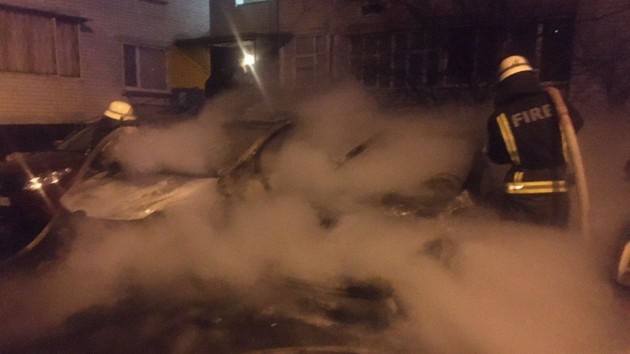 В столице на улице Драгоманова сгорели Mazda CX-7, Peugeot и Hyundai Tucson