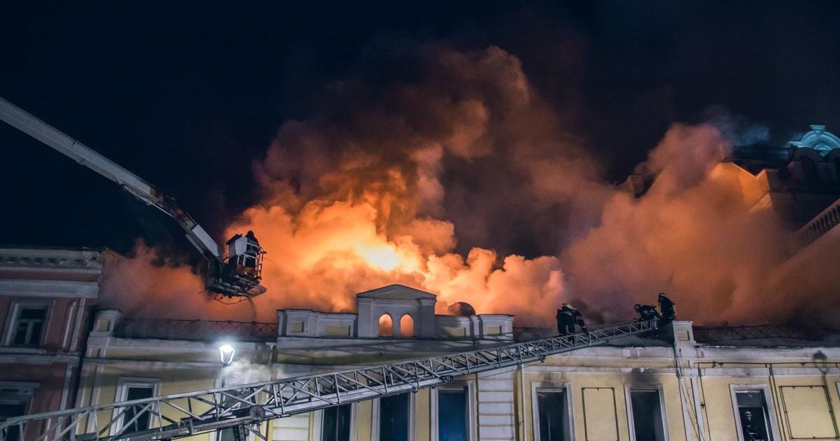 В Печерском районе Киева произошел пожар в заведении общественного питания