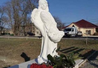 Одесской области установили памятник жестоко убитой девочке