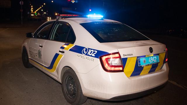 В Киеве 18-летний парень за рулем Mercedes пытался сбежать от 15-ти экипажей полиции