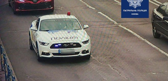 В Киеве патрульные остановили фейковый автомобиль полиции с ряженым «полицейским» за рулем