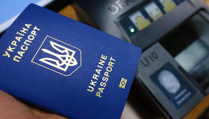 Украина может потерять безвиз из-за введения двойного гражданства