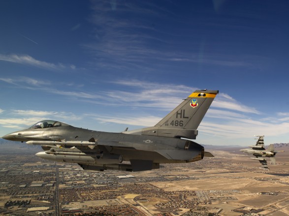 В США разбился истребитель F-16, есть погибший