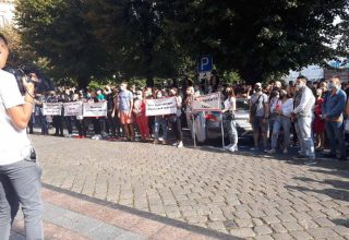 Митинг против: Усилении карантинных ограничений в городе Черновцы (25 августа)