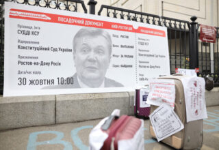 Судьям КСУ предложили переехать на ПМЖ в Россию: в ход посли дымовые шашки