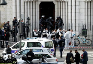 Очередной терракт во Франции: три человека погибли, в стране введен режим максимальной угрозы