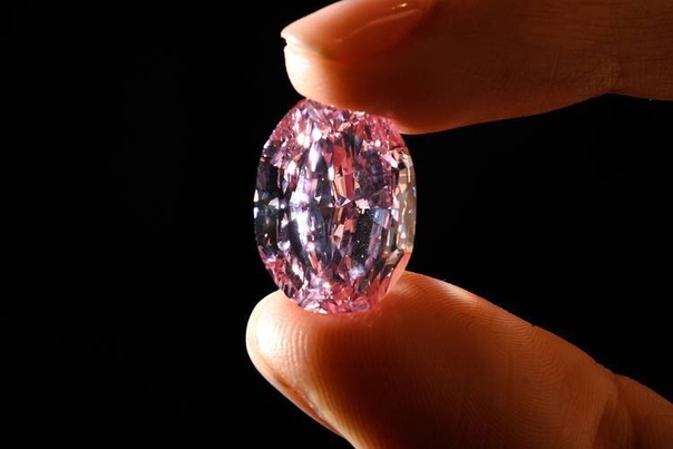Редчайший розовый бриллиант «ушел» с аукциона за $26,6 млн.