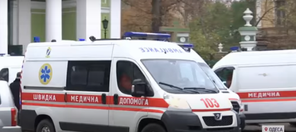 В Одессе пенсионер умер на лавочке в ожидании врачей