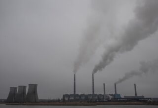 Компания Ахметова в нарушение контракта повысила цену на уголь и остановила отгрузку угля