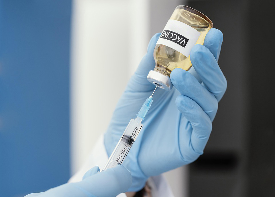 Во Франции центр вакцинации допустил ошибку и 140 человек вместо прививки Pfizer получили дозу физраствора