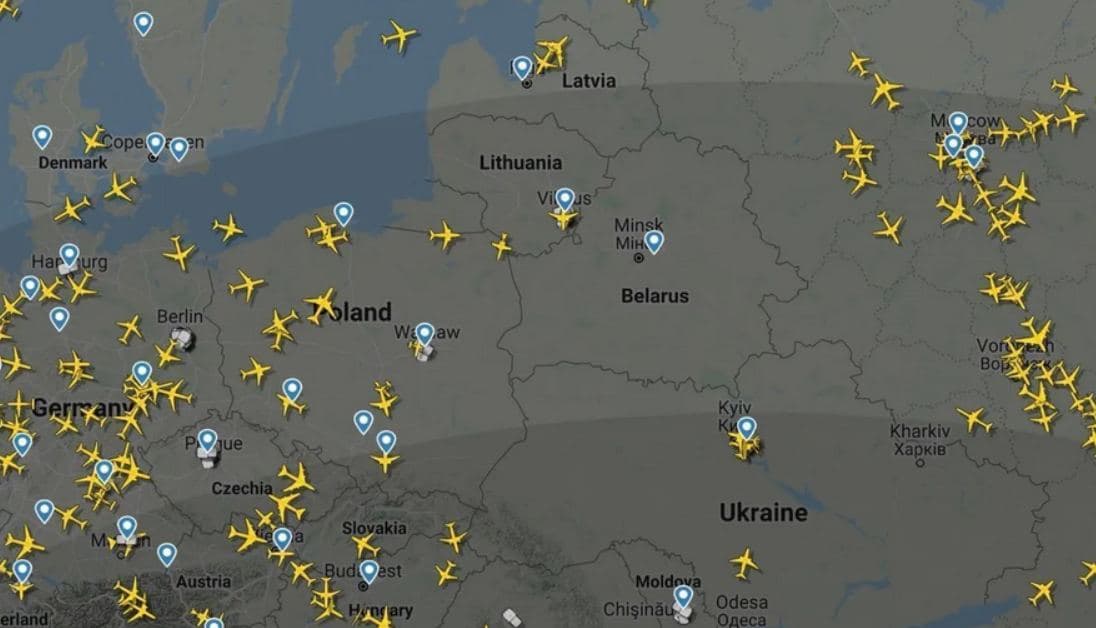 Над Беларусью практически перестали летать самолёты