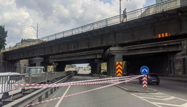 В Киеве около метро «Берестейская» обвалился мост