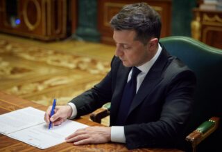 Зеленский подписал указы об увольнении глав трёх ОГА
