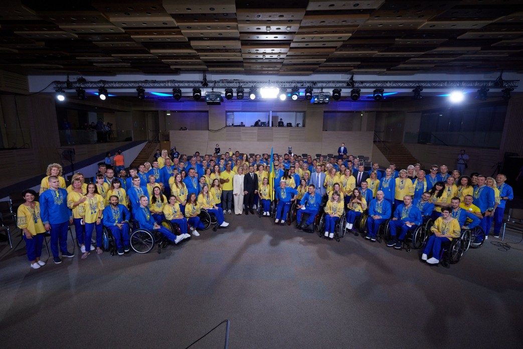 Президент Украины провёл украинских спортсменов на Паралимпийские игры в Токио