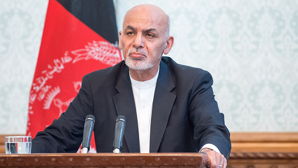 Президент Афганистана Ашраф Гани покинул страну