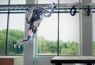 Boston Dynamics продемонстрировала обновление роботов, которые занимаются паркуром и делают сальто назад