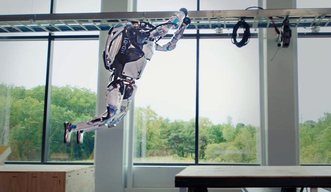 Boston Dynamics продемонстрировала обновление роботов, которые занимаются паркуром и делают сальто назад
