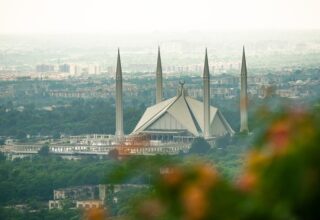 В Исламабаде освободили номера в отелях с целью помочь беженцам из Афганистана