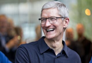 Генеральный директор Apple Тим Кук получил выплату в размере 750 млн долларов США