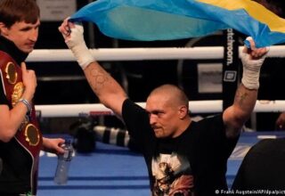 Украинский боксер Усик стал объединённым чемпионом мира