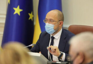 Премьер-министр Шмыгаль заявил, что Украина возвращается в жёлтую зону карантина