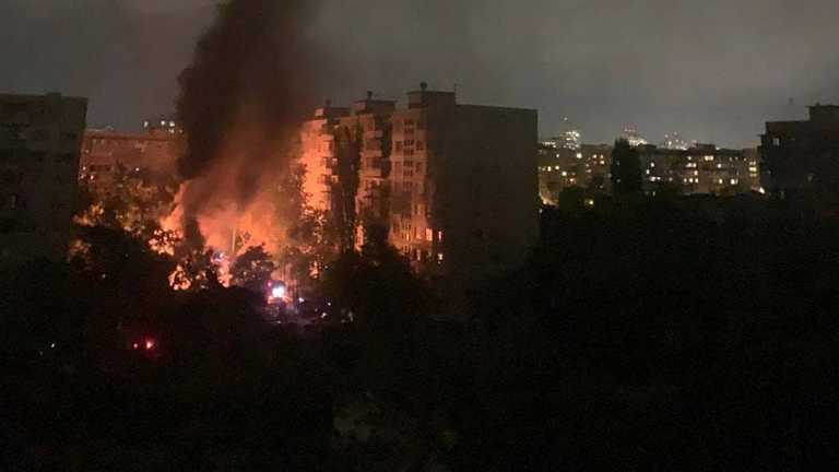 На Оболони в Киеве взорвался и загорелся трансформатор