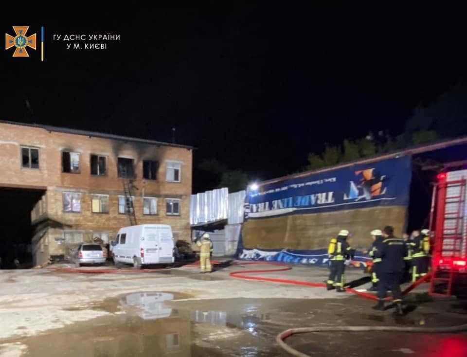 Ночью в столичном хостеле в результате пожара погиб человек
