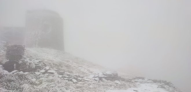 В Карпаты пришла зима: горы засыпало снегом
