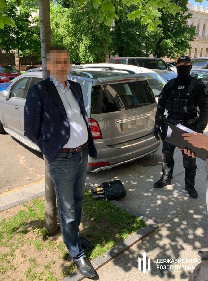 Перед судом предстанет один из руководителей Государственной регуляторной службы Украины, который требовал деньги за назначение на должность